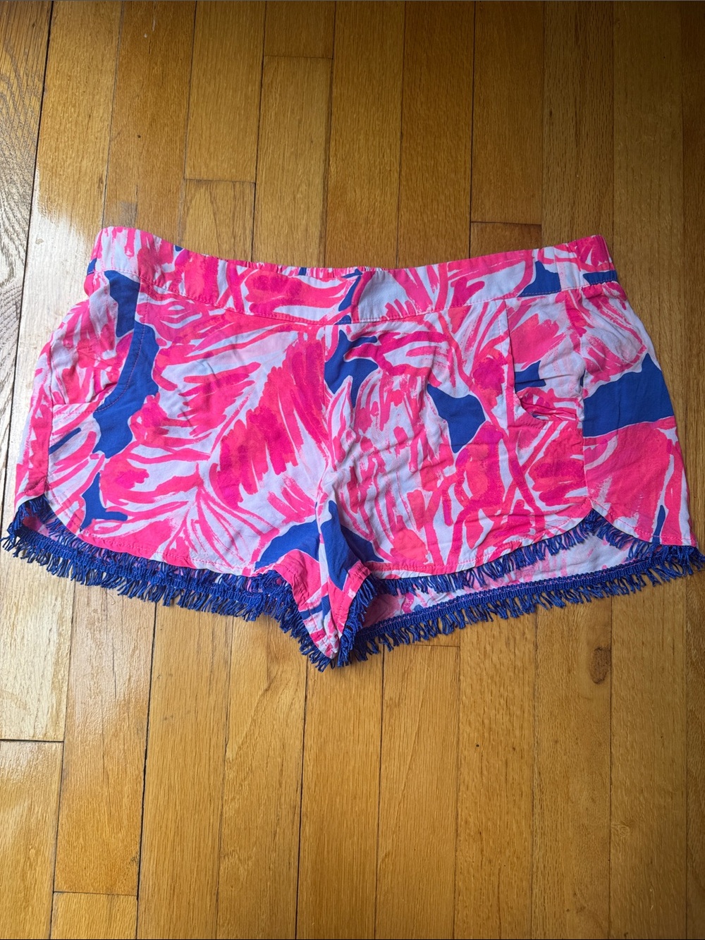 Women’s Lilly Pulitzer Cocoa shorts “Beach Bliss” pink & blue print fringe hem
